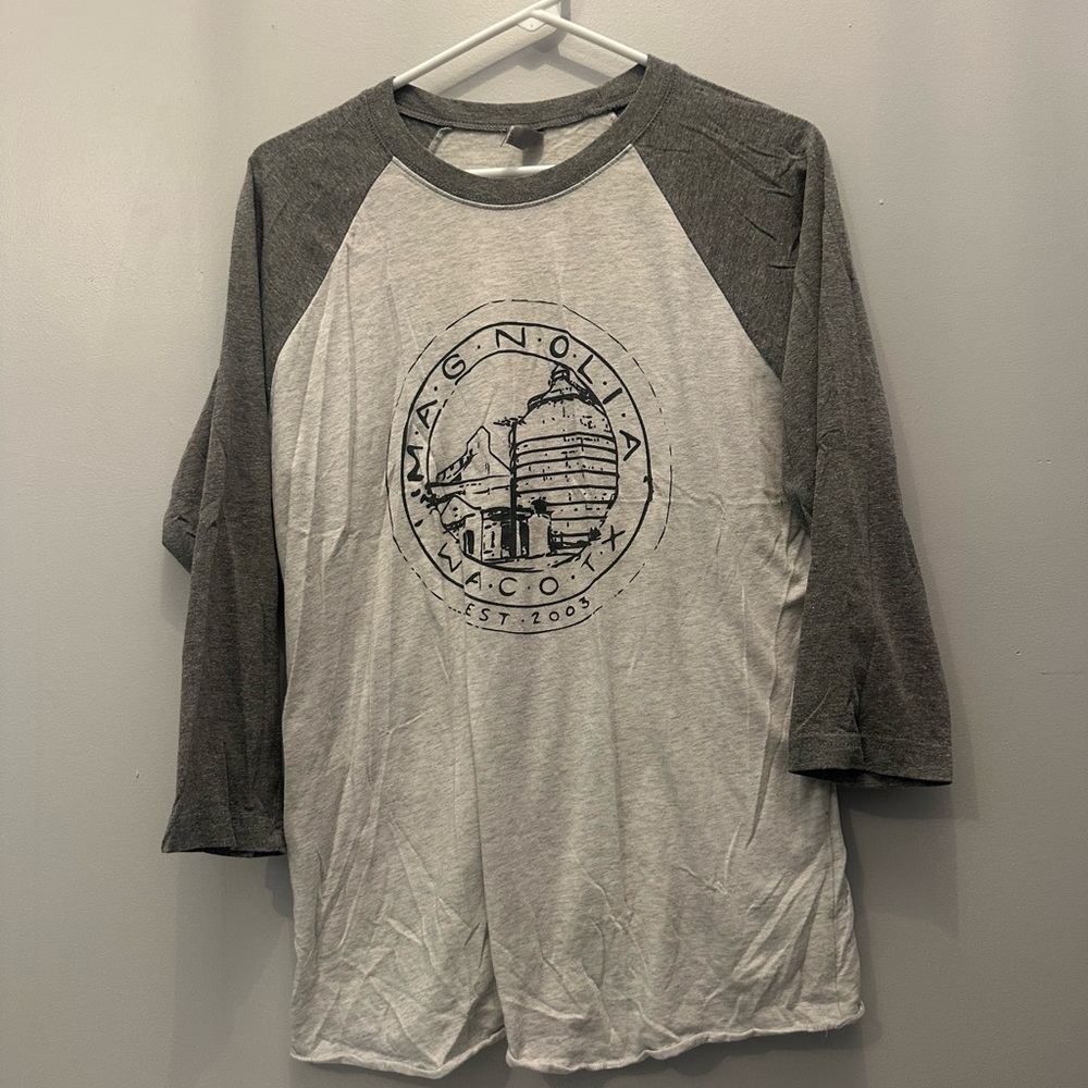 Magnolia Waco TX Gray Raglan Tee. Unisex M.